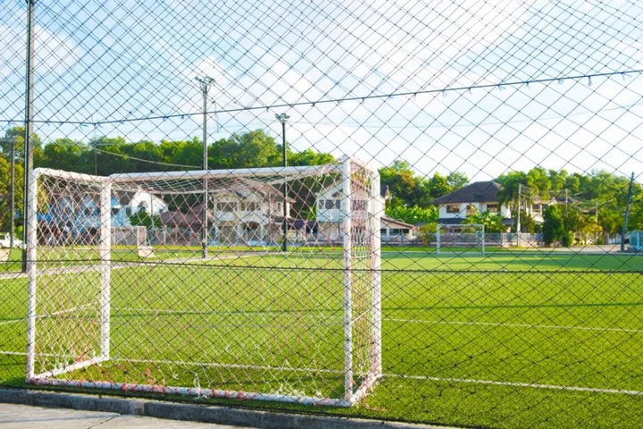 Jak dobrać piłkochwyty do boiska piłkarskiego