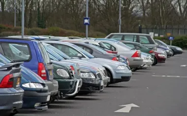 Gdzie zaparkować w Jastrzębiu-Zdroju? Sprawdź ceny i darmowe miejsca!