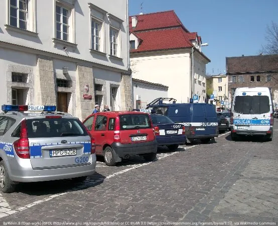 Policja ostrzega: Uważaj na fałszywe zbiórki dla powodzian!