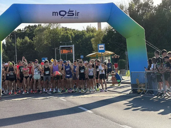422 zawodników na starcie Jastrzębskiej Dziesiątki. Paweł Kosek wygrał bieg uliczny