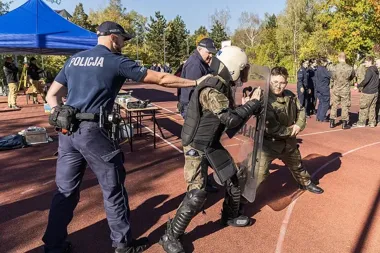 W III LO szkolili się z bezpieczeństwa. W ćwiczeniach pomagali mundurowi