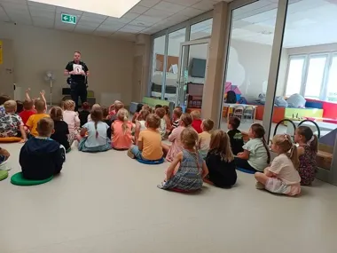 Straż Miejska uczy dzieci zasad bezpieczeństwa. Spotkania potrwają cały rok