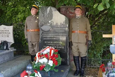 Kwiaty, modlitwa i hymn podczas obchodów rocznicy wybuchu wojny w Jastrzębiu-Zdroju