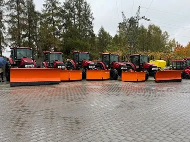 84 maszyny i tysiące ton materiałów. Zimowe zaplecze jest gotowe