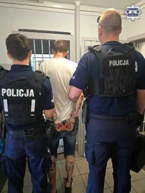 Z raną głowy dotarła do komendy - partner po ataku tasakiem trafił do aresztu